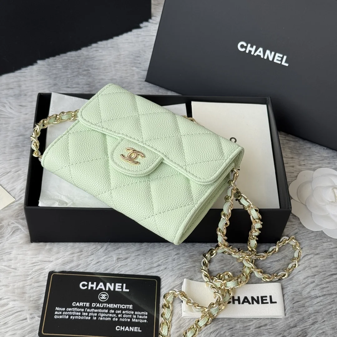 Chanel 0238 SS19 Magnetic Snap Chain Bag Small Chanel Chain Bag - Detail view 4
