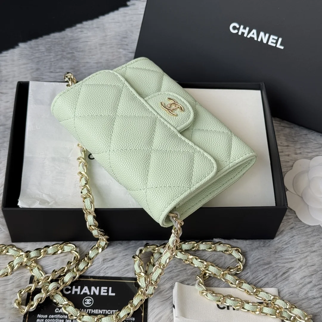 Chanel 0238 SS19 Magnetic Snap Chain Bag Small Chanel Chain Bag - Detail view 5