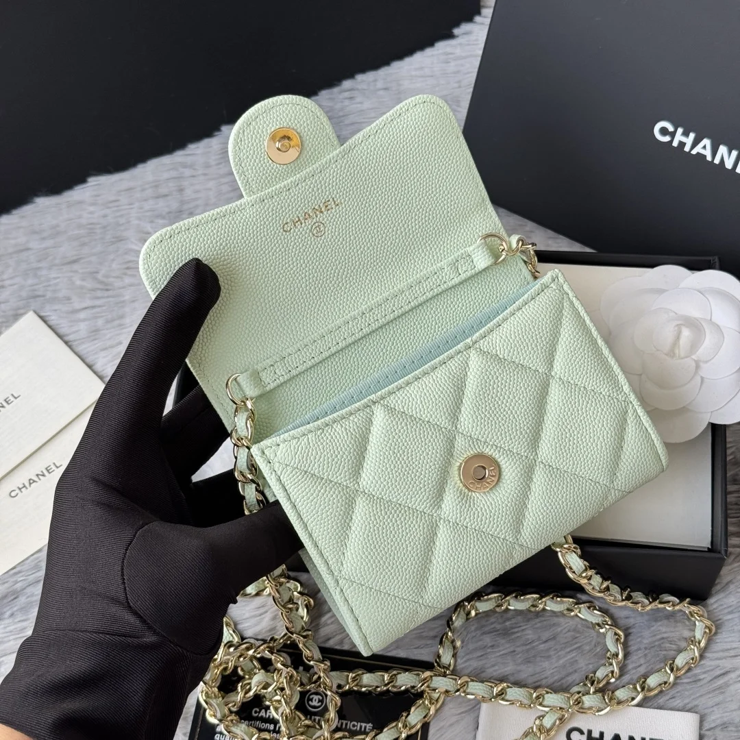 Chanel 0238 SS19 Magnetic Snap Chain Bag Small Chanel Chain Bag - Detail view 7
