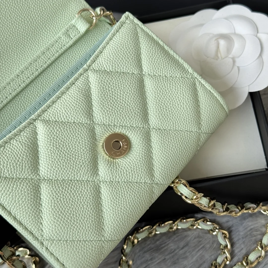 Chanel 0238 SS19 Magnetic Snap Chain Bag Small Chanel Chain Bag - Detail view 8
