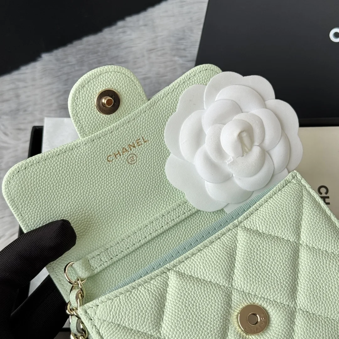 Chanel 0238 SS19 Magnetic Snap Chain Bag Small Chanel Chain Bag - Detail view 9