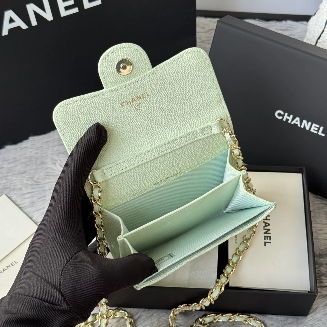 Chanel 0238 SS19 Magnetic Snap Chain Bag Small Chanel Chain Bag - Detail view 10