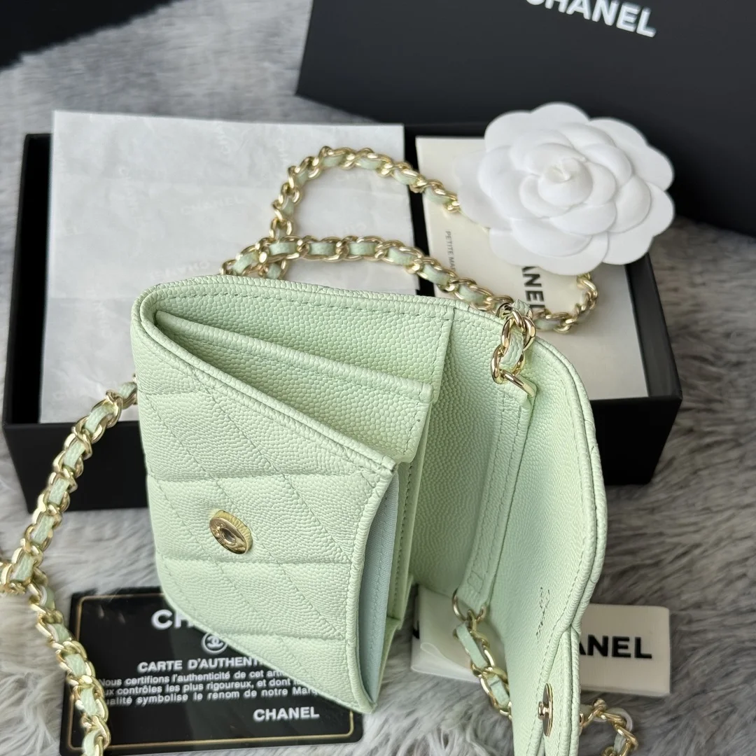 Chanel 0238 SS19 Magnetic Snap Chain Bag Small Chanel Chain Bag - Detail view 12