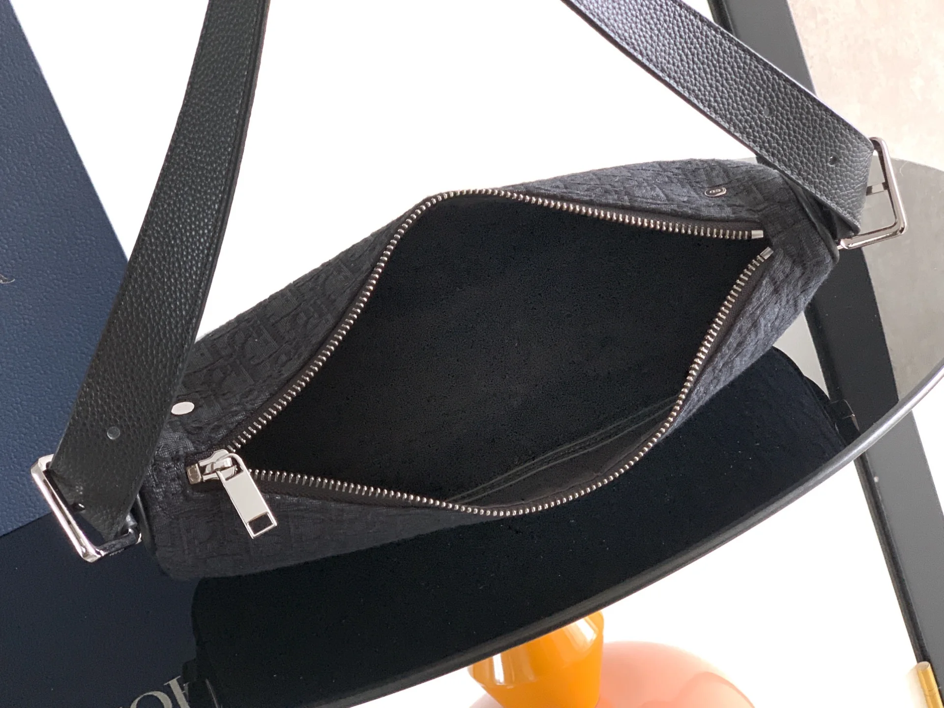 迪奥Dior Slider 拉链水饺包 二零二五冬季男装系列新品 - 细节图 8