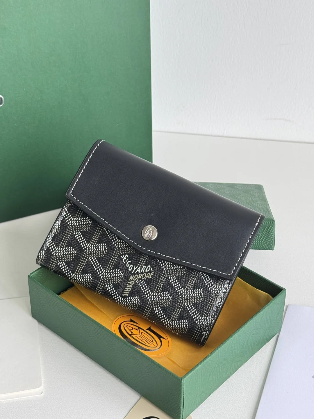 Goyard 3319 Saint-Gabriel Envelope Trifold Wallet - Detail view 2