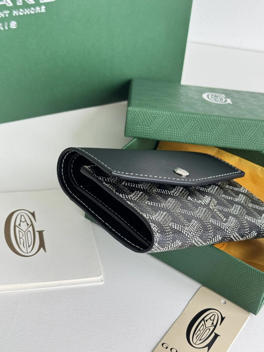 Goyard 3319 Saint-Gabriel Envelope Trifold Wallet - Detail view 4