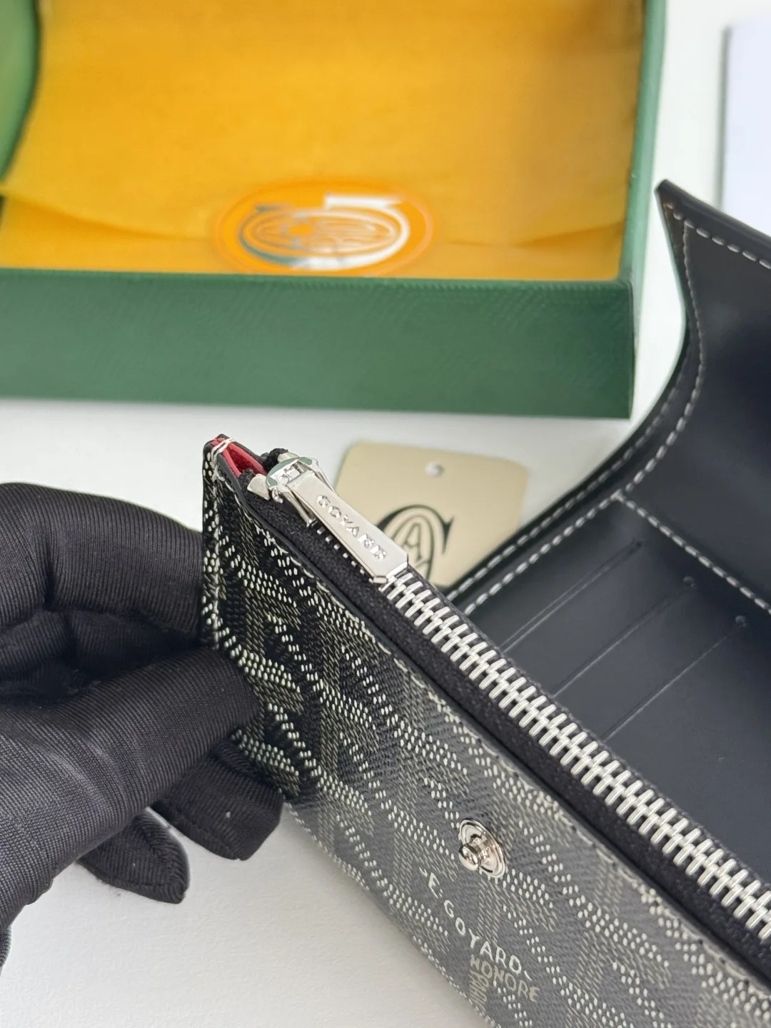 Goyard 3319 Saint-Gabriel Envelope Trifold Wallet - Detail view 10