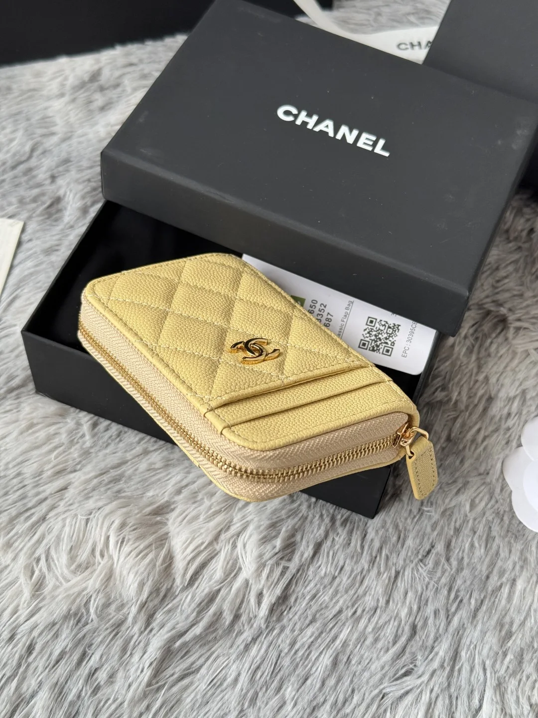 Chanel AP1650 Small Zip Pouch Laka Pouch - Detail view 4