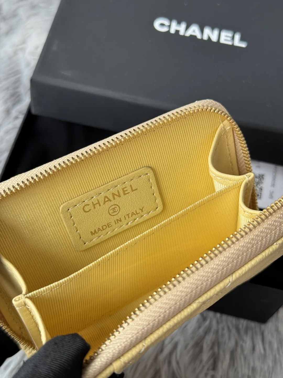 Chanel AP1650 Small Zip Pouch Laka Pouch - Detail view 9