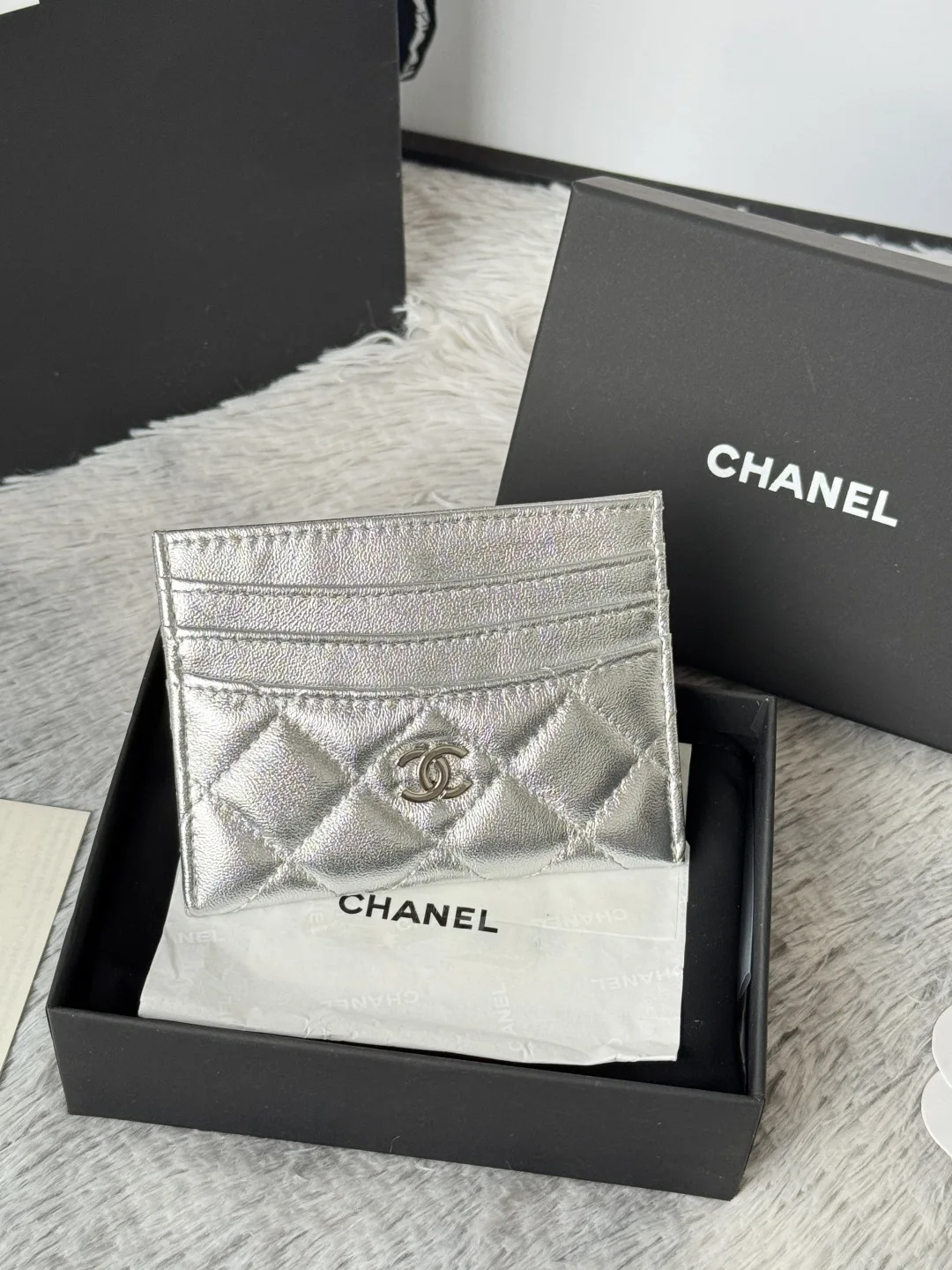 Chanel AP4472 2025 calfskin card holder - Detail view 2