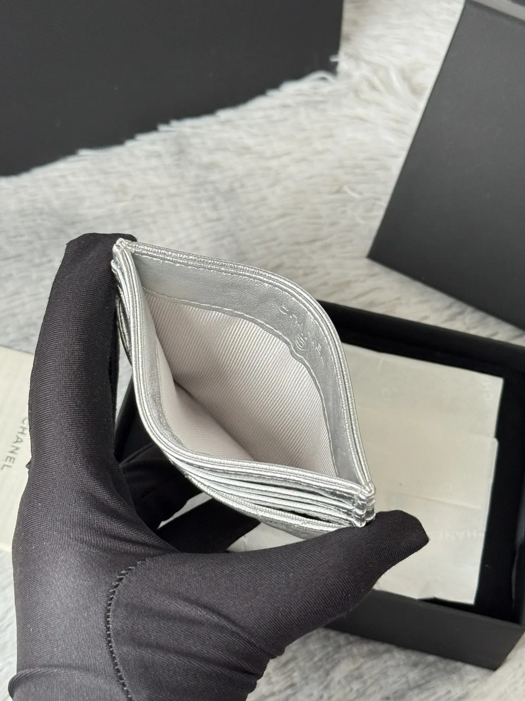 Chanel AP4472 2025 calfskin card holder - Detail view 7