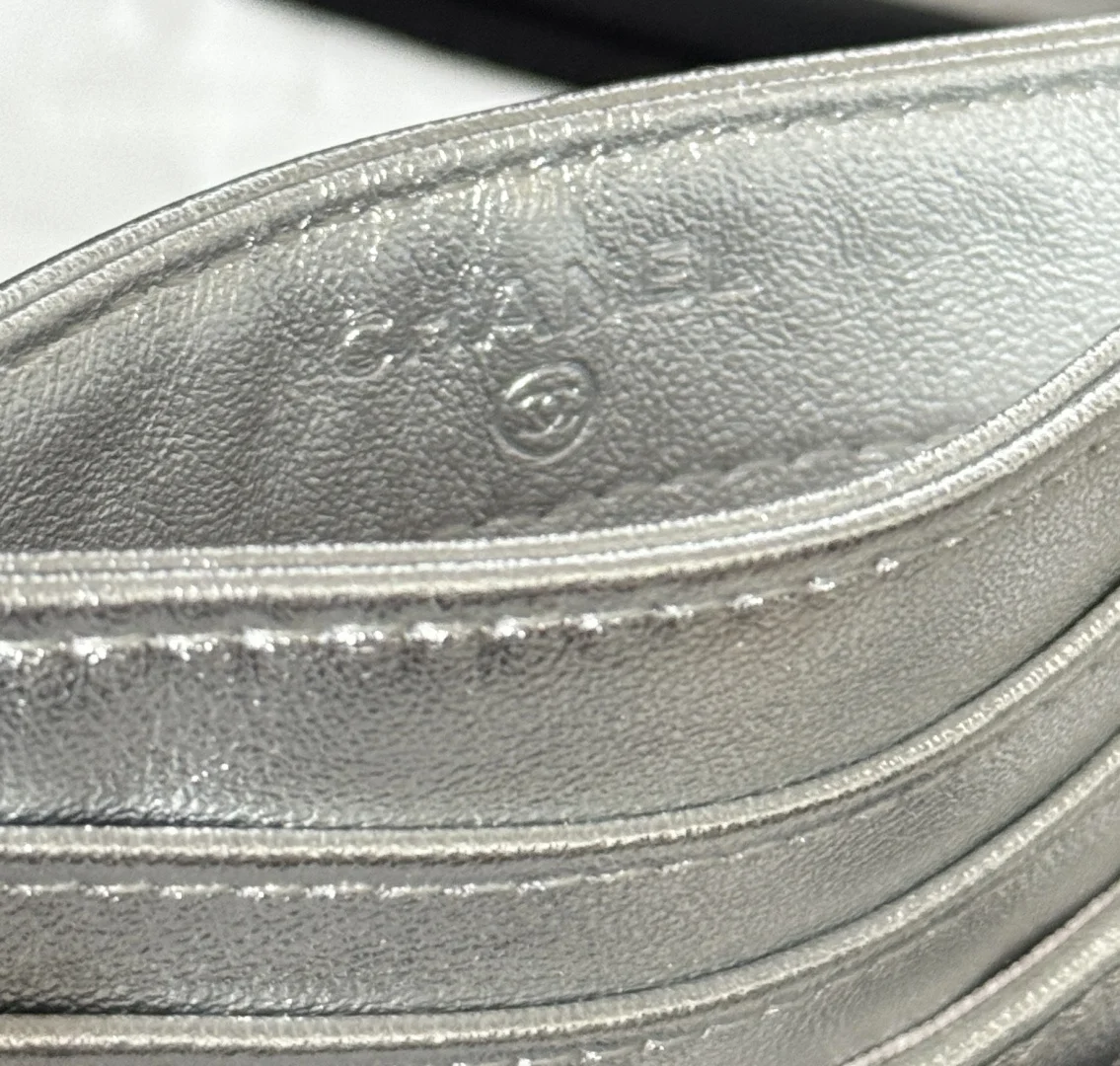 Chanel AP4472 2025 calfskin card holder - Detail view 8