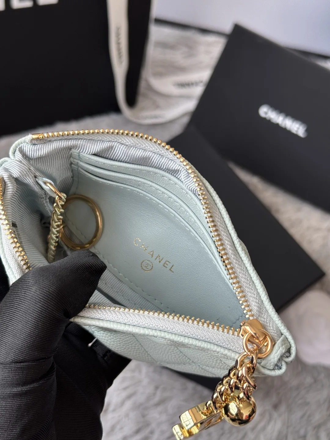 Chanel A50168 Zipped Pendant Coin Purse Card Holder - Detail view 8