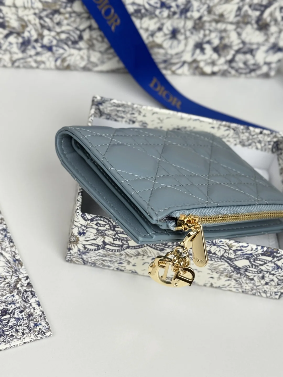 Dior S6037UBHZ_M928 Caro Dahlia Lambskin Card Holder Wallet - Detail view 3