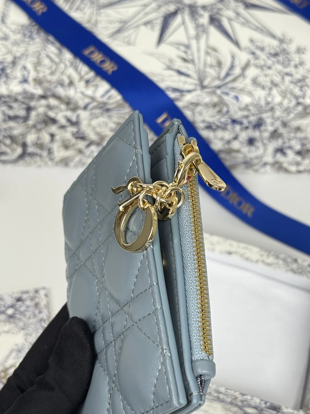 Dior S6037UBHZ_M928 Caro Dahlia Lambskin Card Holder Wallet - Detail view 5