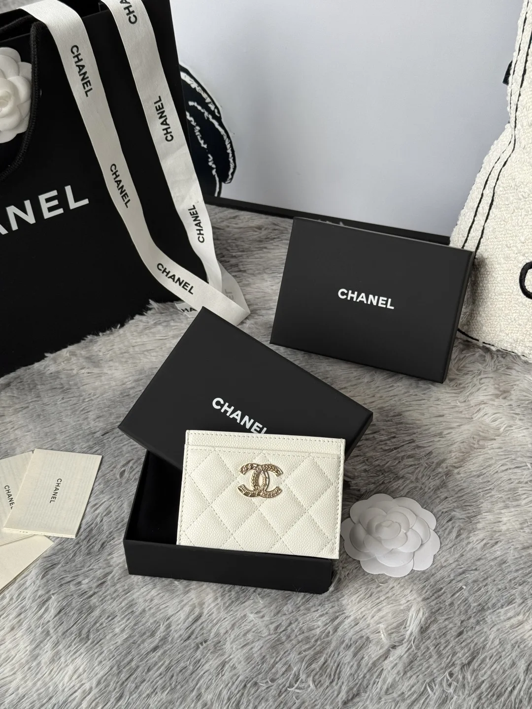 Chanel AP3048 22k embossed logo large double C card holder - Detail view 1