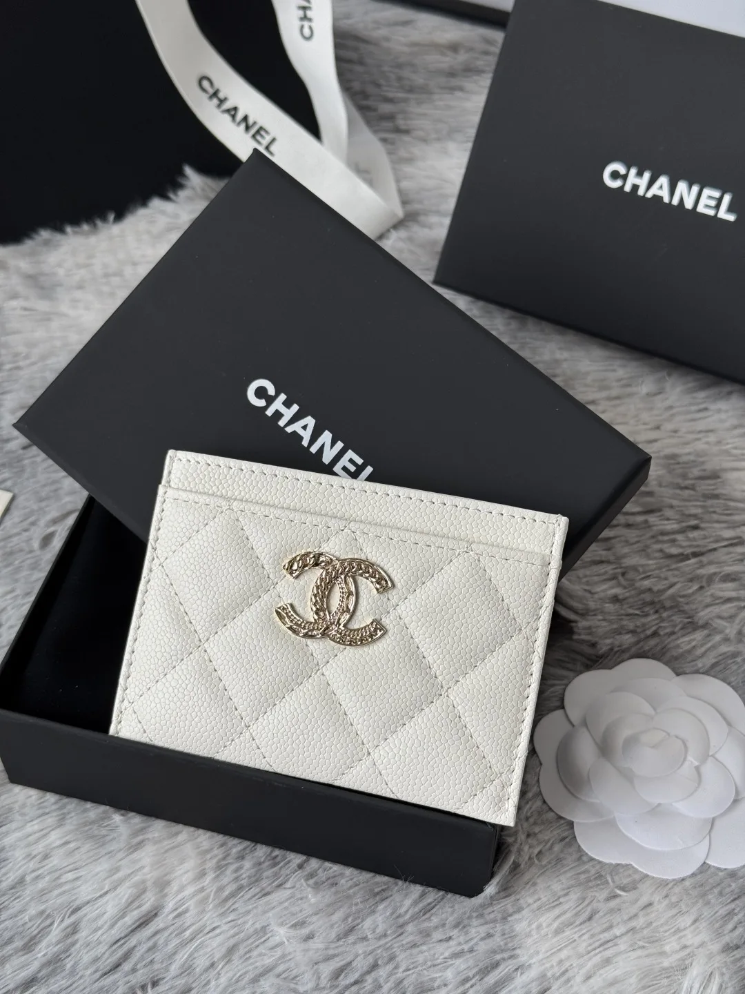 Chanel AP3048 22k embossed logo large double C card holder - Detail view 2