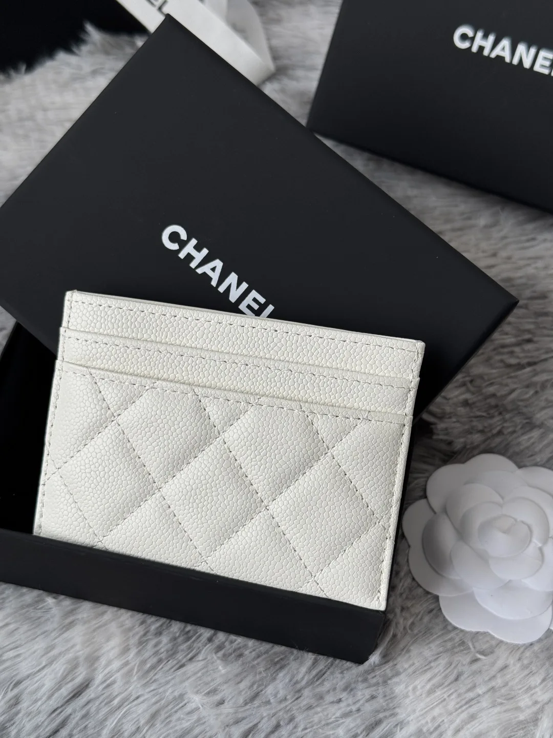 Chanel AP3048 22k embossed logo large double C card holder - Detail view 3