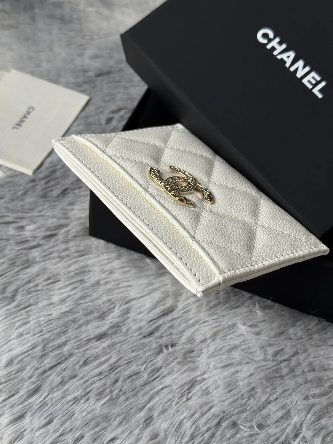 Chanel AP3048 22k embossed logo large double C card holder - Detail view 4
