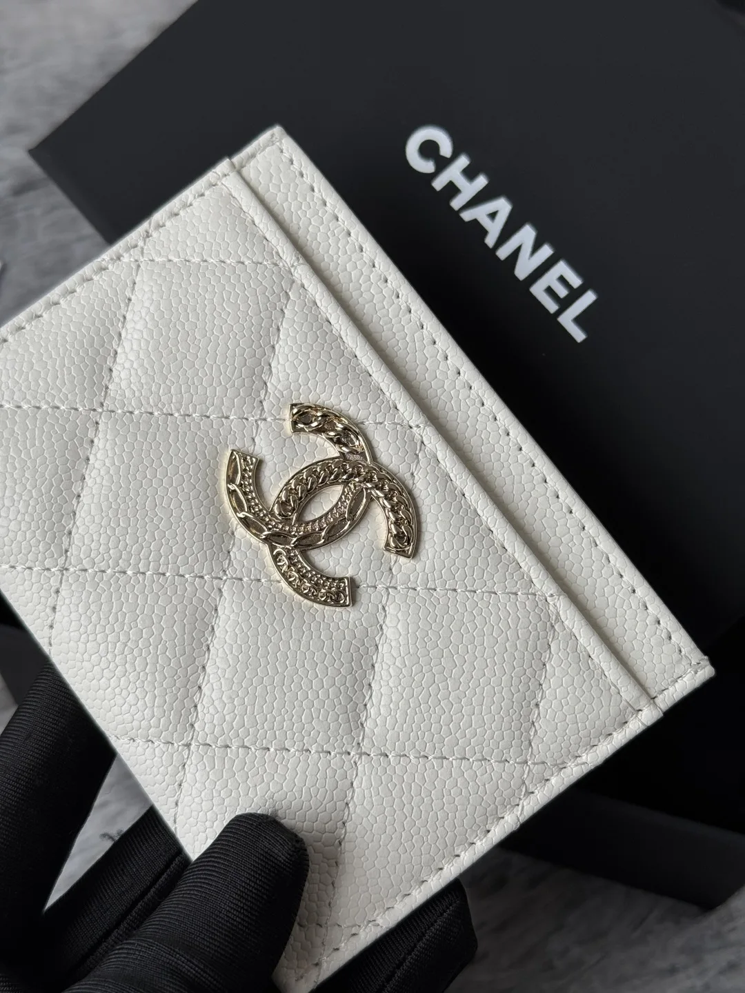 Chanel AP3048 22k embossed logo large double C card holder - Detail view 6