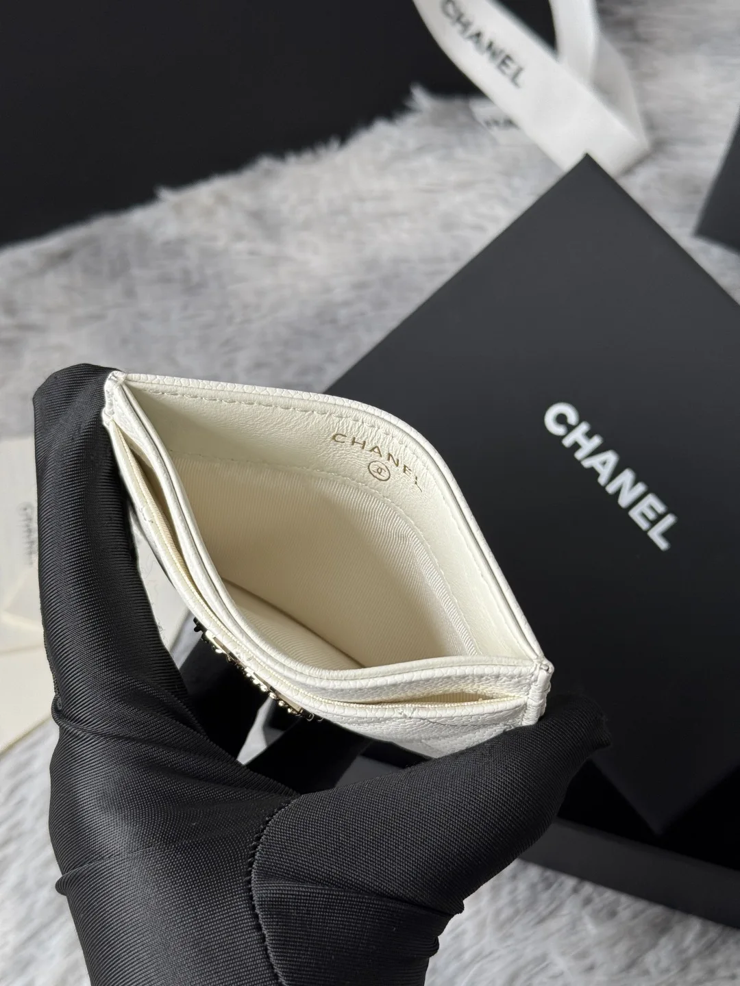 Chanel AP3048 22k embossed logo large double C card holder - Detail view 7