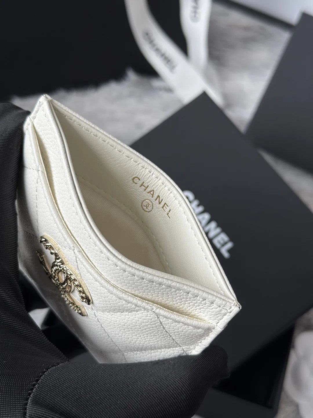 Chanel AP3048 22k embossed logo large double C card holder - Detail view 8