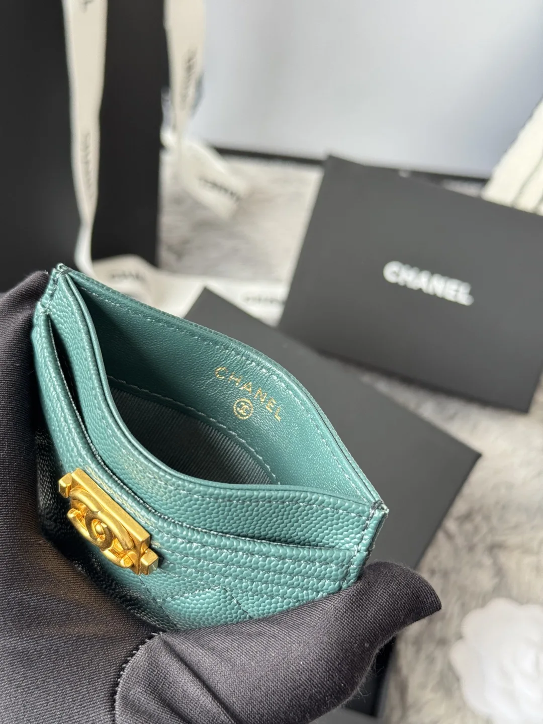 Chanel 84431 New Le Boy Cardholder - Detail view 8