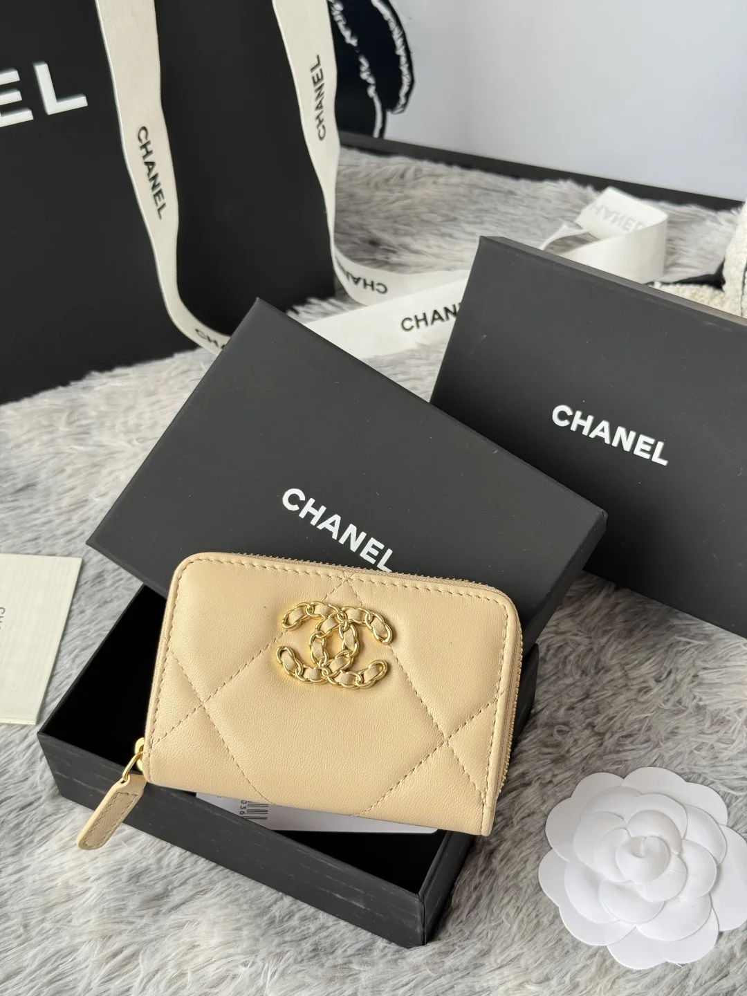 Chanel AP0949 Diamond Quilted Small Zip Coin Purse - Detail view 2