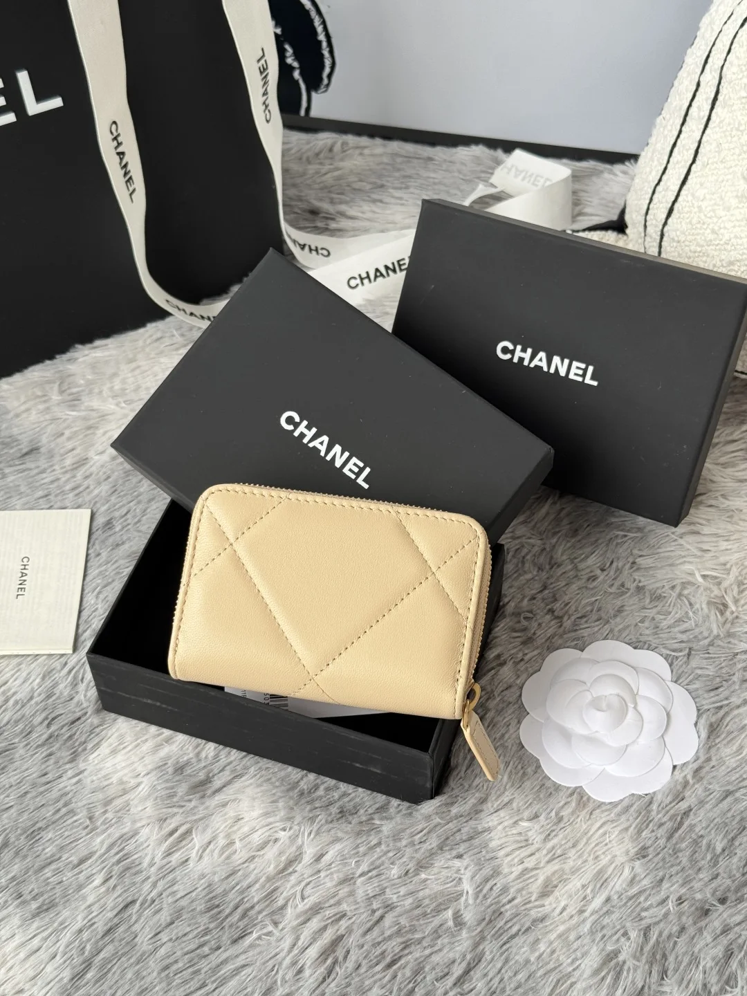 Chanel AP0949 Diamond Quilted Small Zip Coin Purse - Detail view 3
