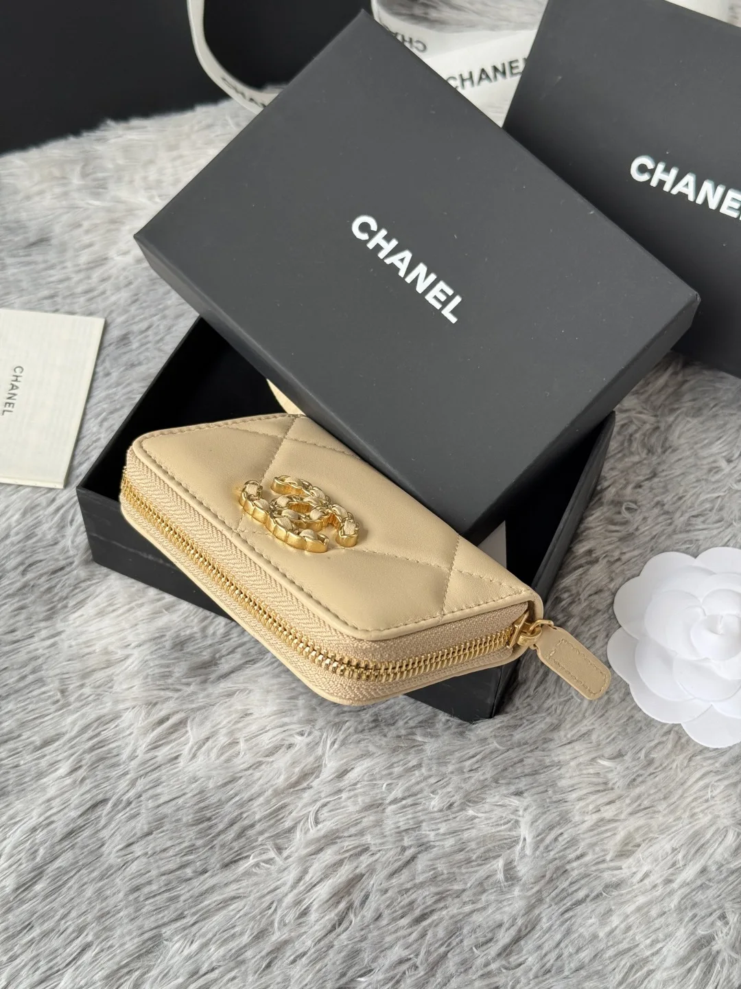 Chanel AP0949 Diamond Quilted Small Zip Coin Purse - Detail view 4
