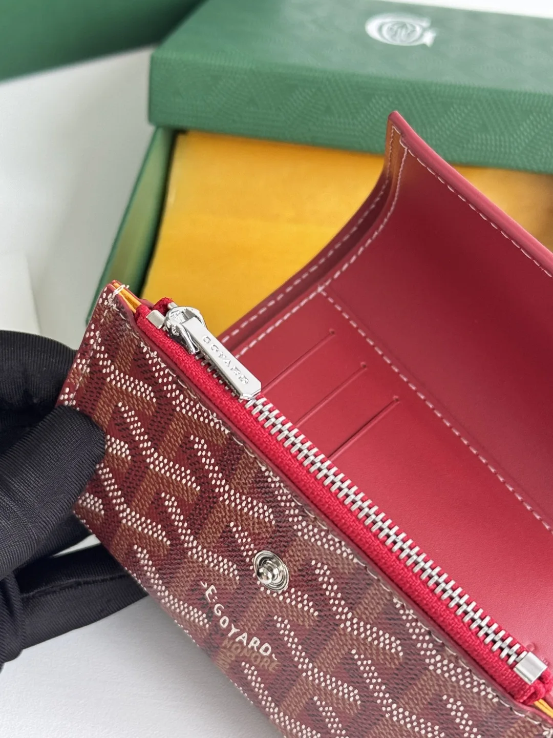 Goyard 3319 Saint-Gabriel Envelope Trifold Wallet - Detail view 9