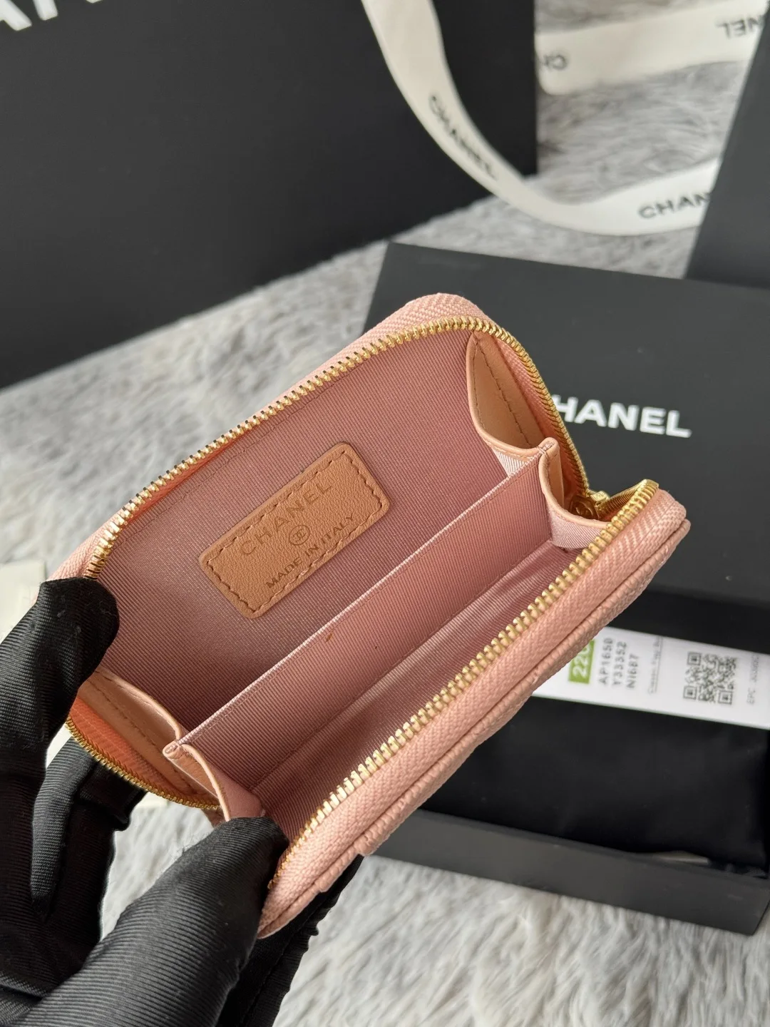 Chanel AP1650 Small Zip Pouch Laka Pouch - Detail view 8