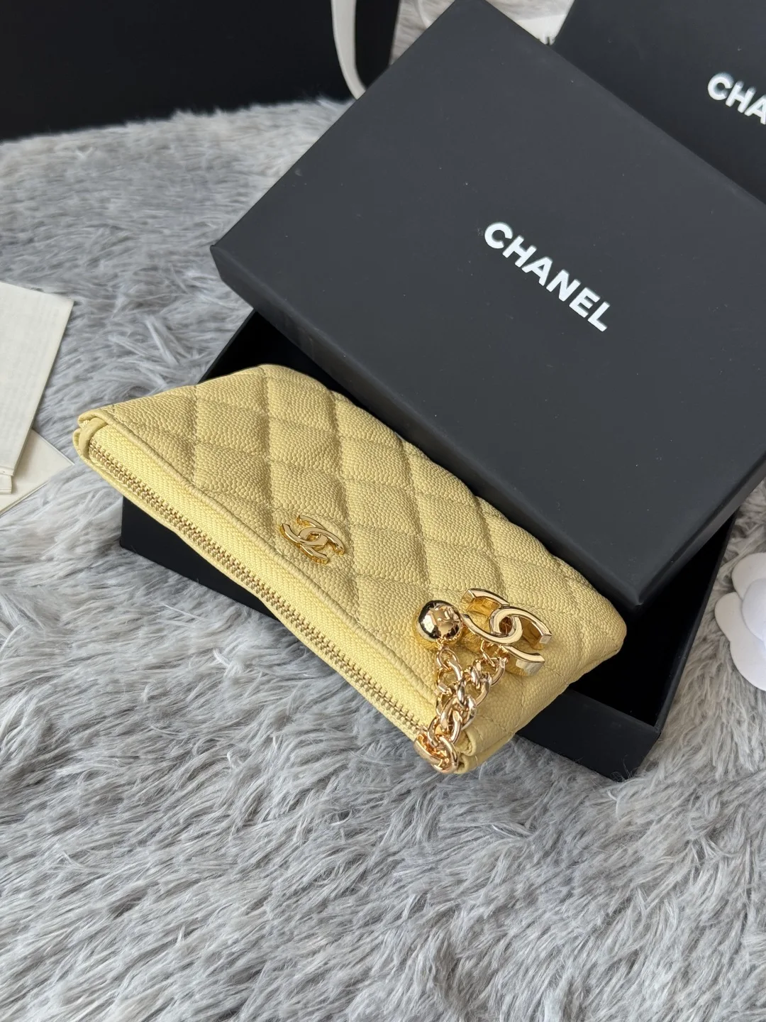 Chanel A50168 Zipped Pendant Coin Purse Card Holder - Detail view 4