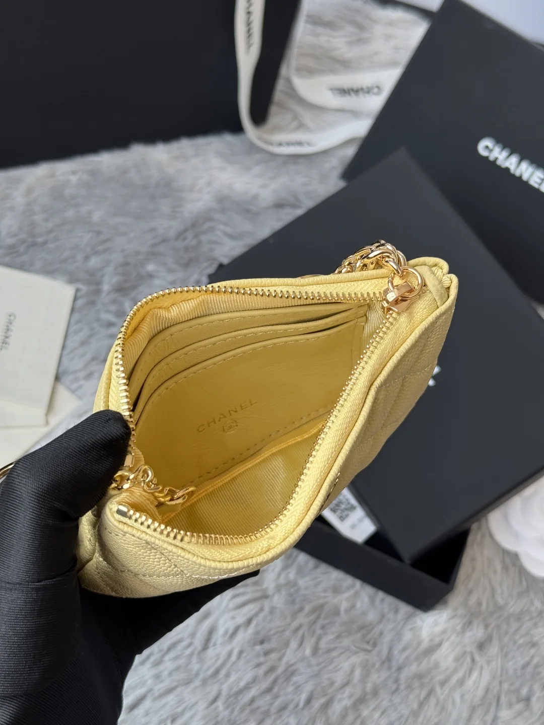 Chanel A50168 Zipped Pendant Coin Purse Card Holder - Detail view 7