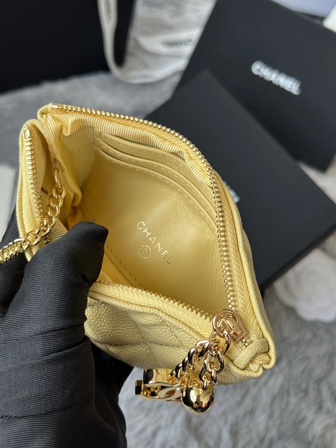 Chanel A50168 Zipped Pendant Coin Purse Card Holder - Detail view 9