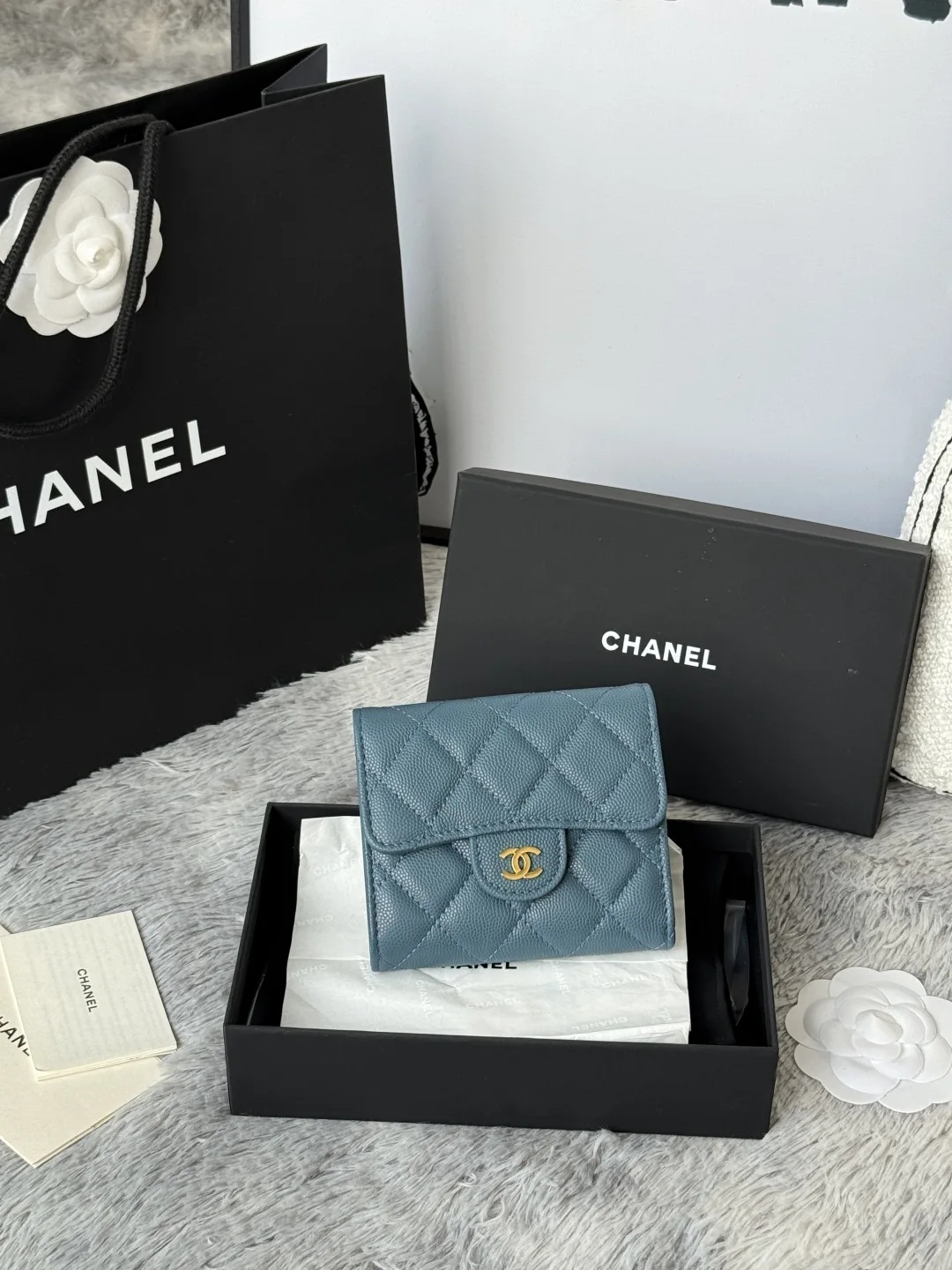 Chanel 82288 Calfskin Caviar CF Trifold Wallet - Detail view 1