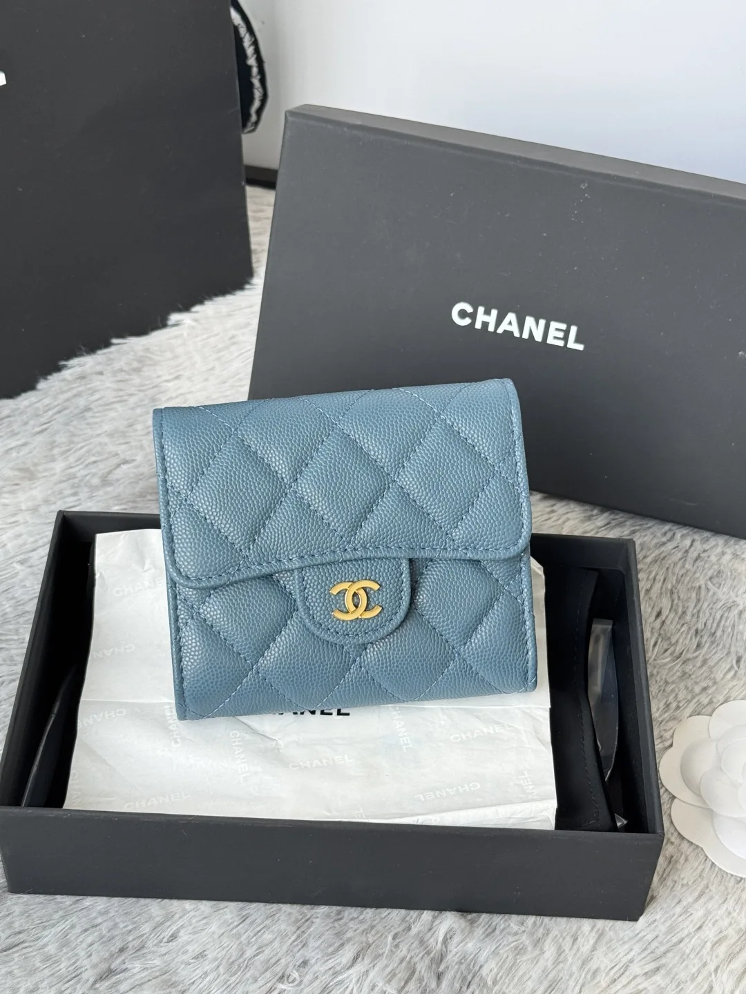 Chanel 82288 Calfskin Caviar CF Trifold Wallet - Detail view 2