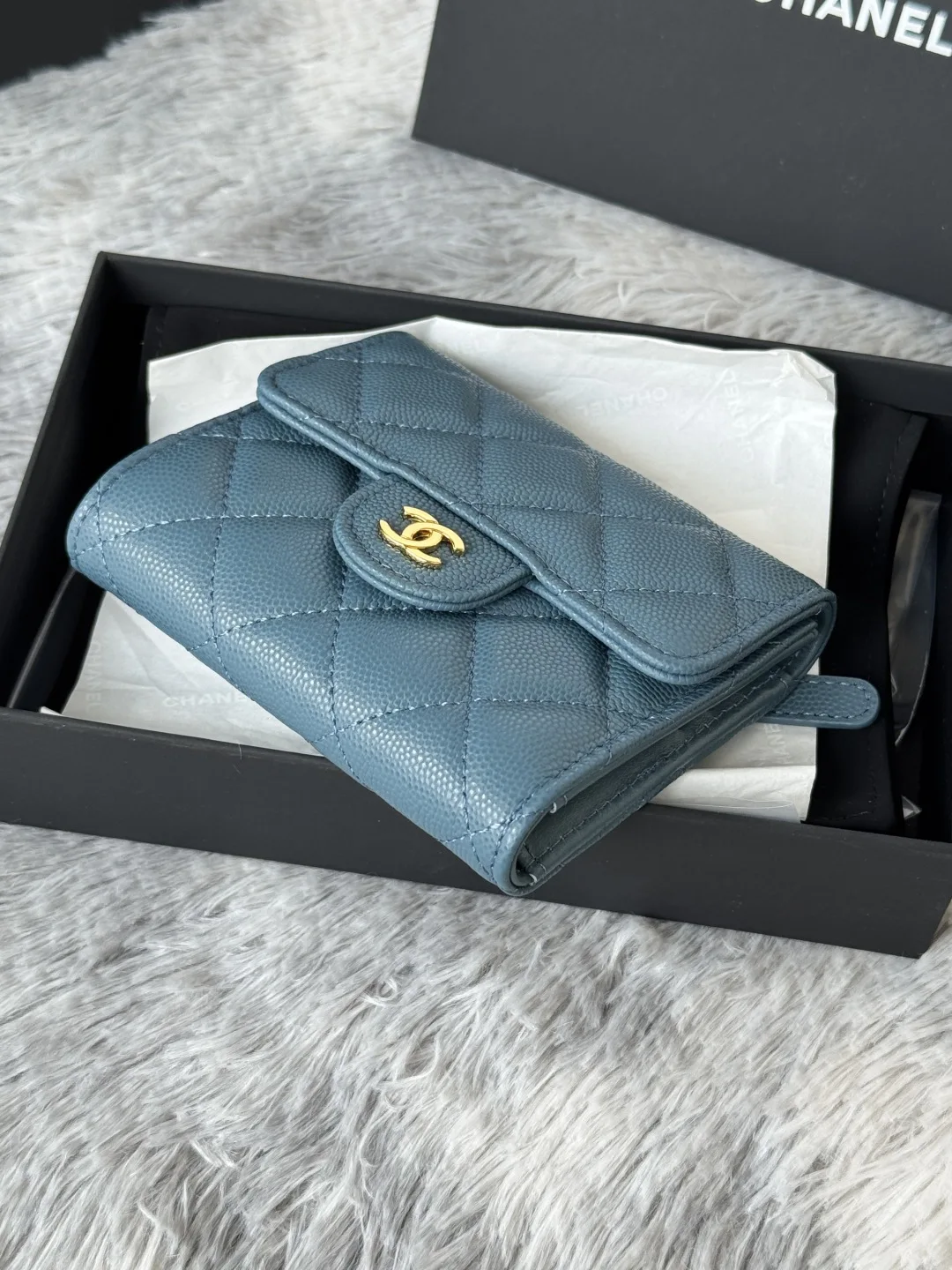 Chanel 82288 Calfskin Caviar CF Trifold Wallet - Detail view 4