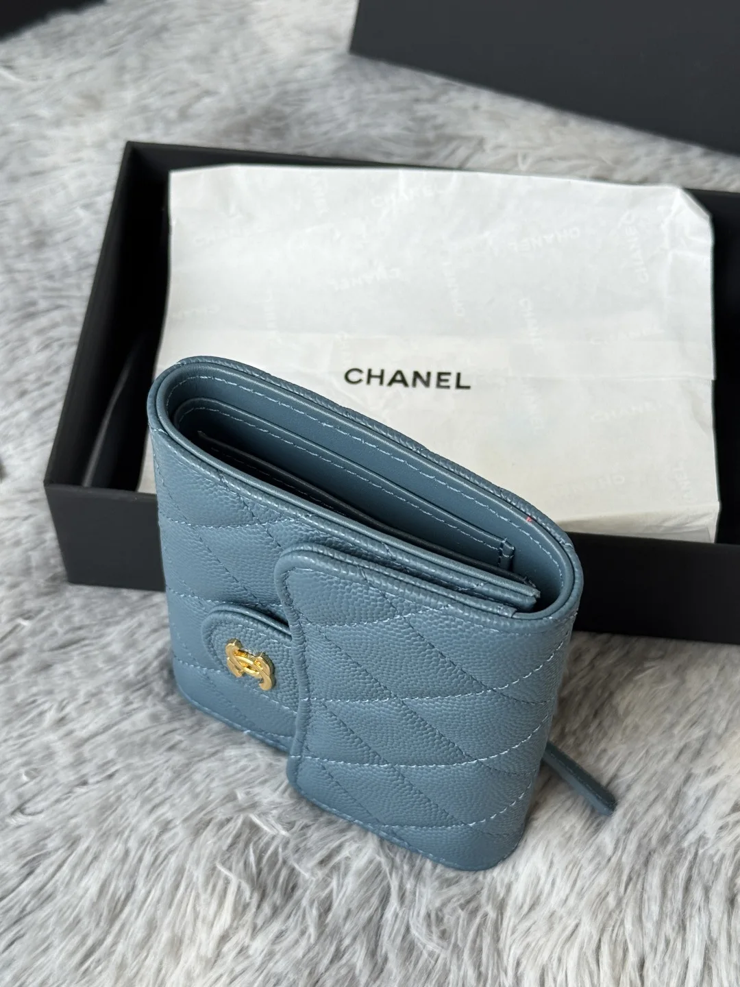 Chanel 82288 Calfskin Caviar CF Trifold Wallet - Detail view 6