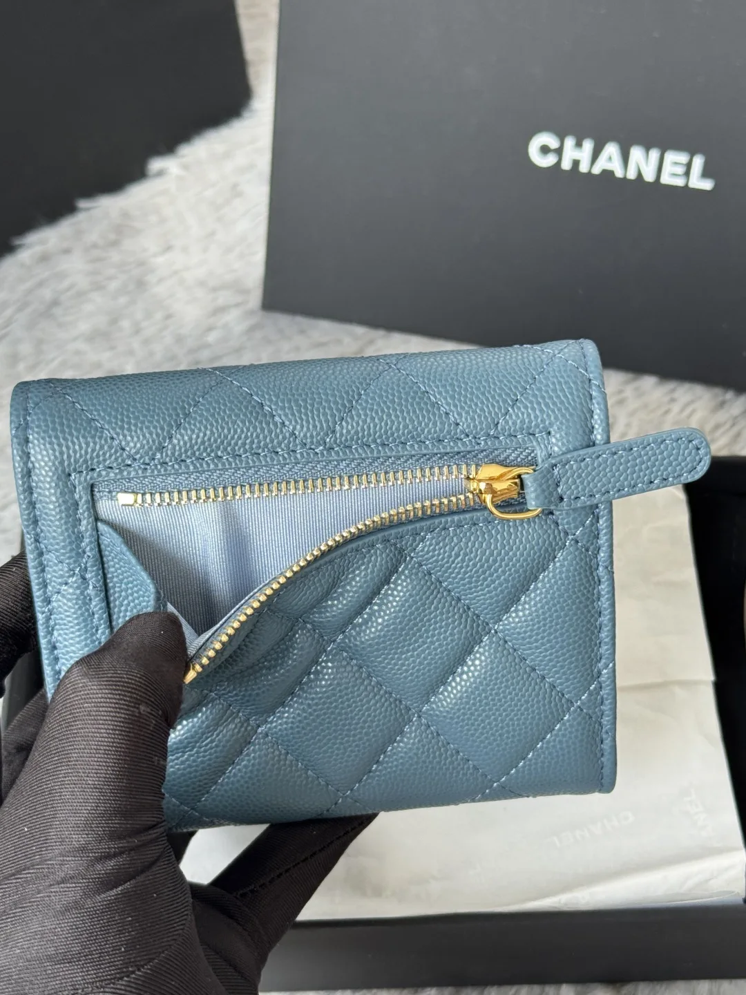 Chanel 82288 Calfskin Caviar CF Trifold Wallet - Detail view 7