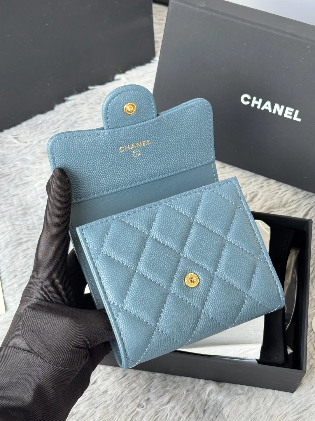 Chanel 82288 Calfskin Caviar CF Trifold Wallet - Detail view 8