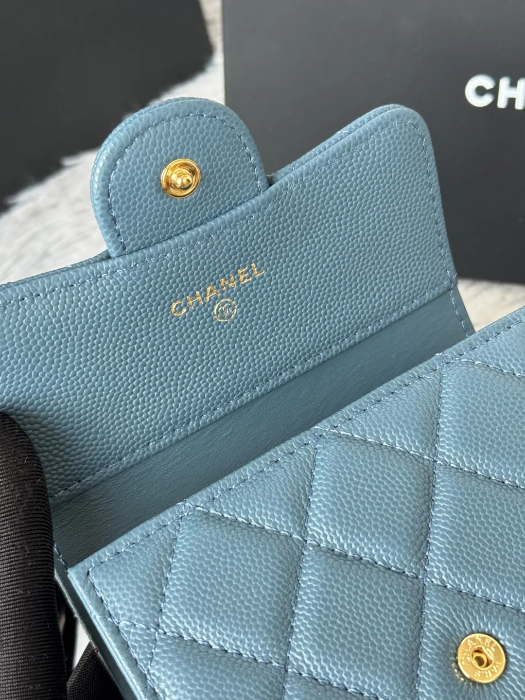 Chanel 82288 Calfskin Caviar CF Trifold Wallet - Detail view 9