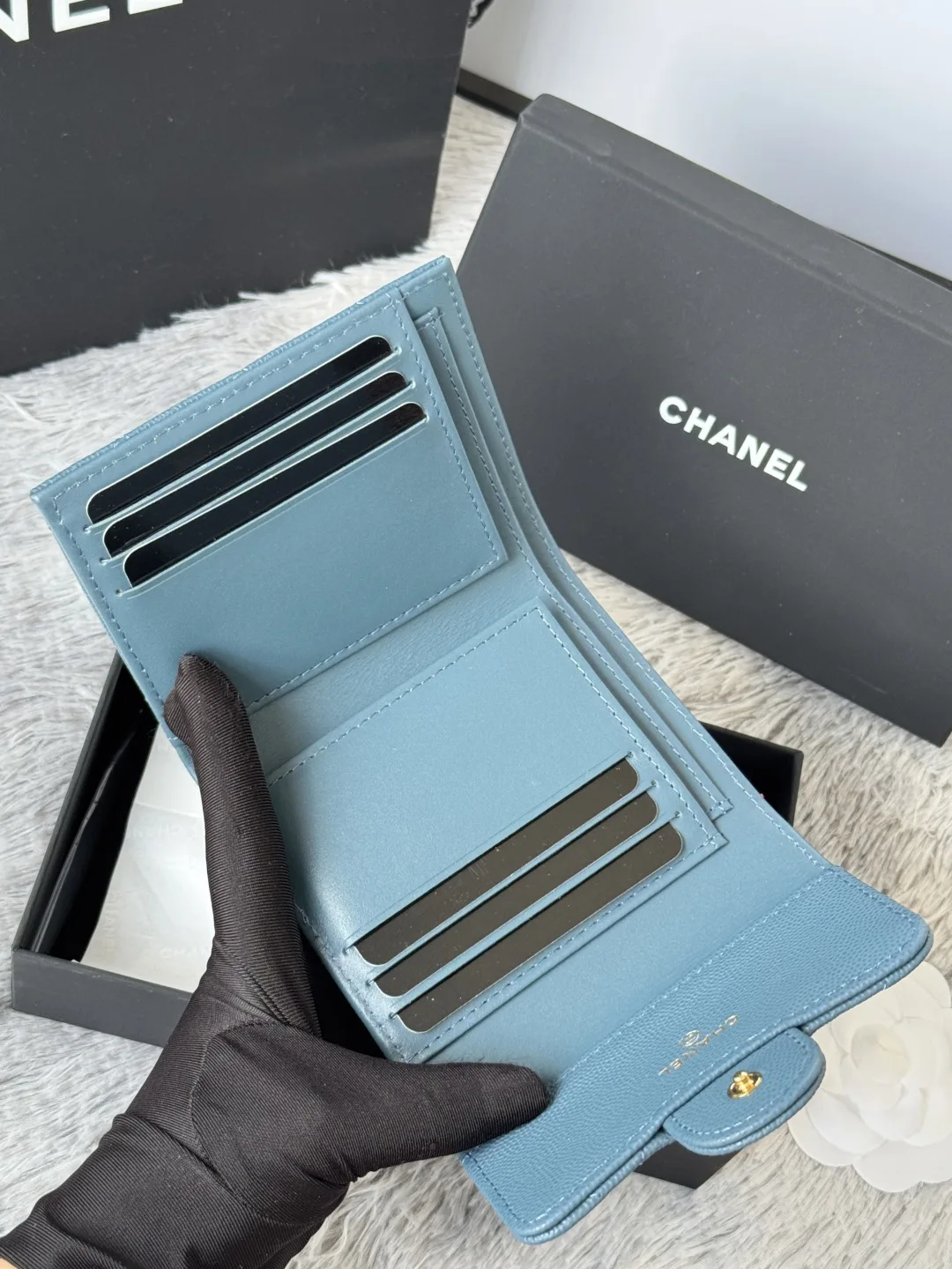 Chanel 82288 Calfskin Caviar CF Trifold Wallet - Detail view 10