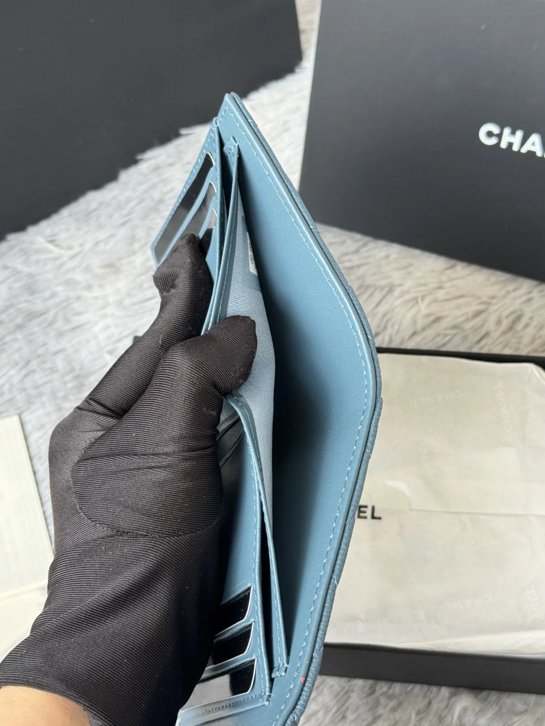 Chanel 82288 Calfskin Caviar CF Trifold Wallet - Detail view 12