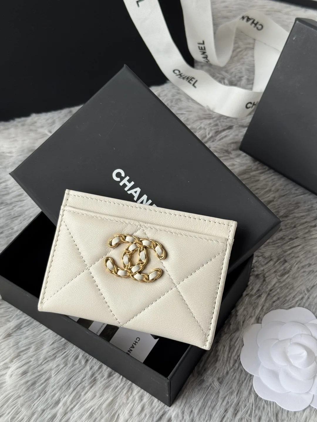 Chanel AP1167 Embroidered Argyle Cardholder - Detail view 2