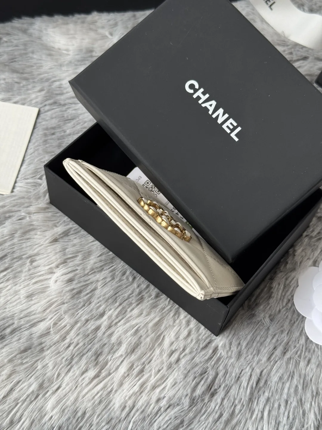Chanel AP1167 Embroidered Argyle Cardholder - Detail view 4