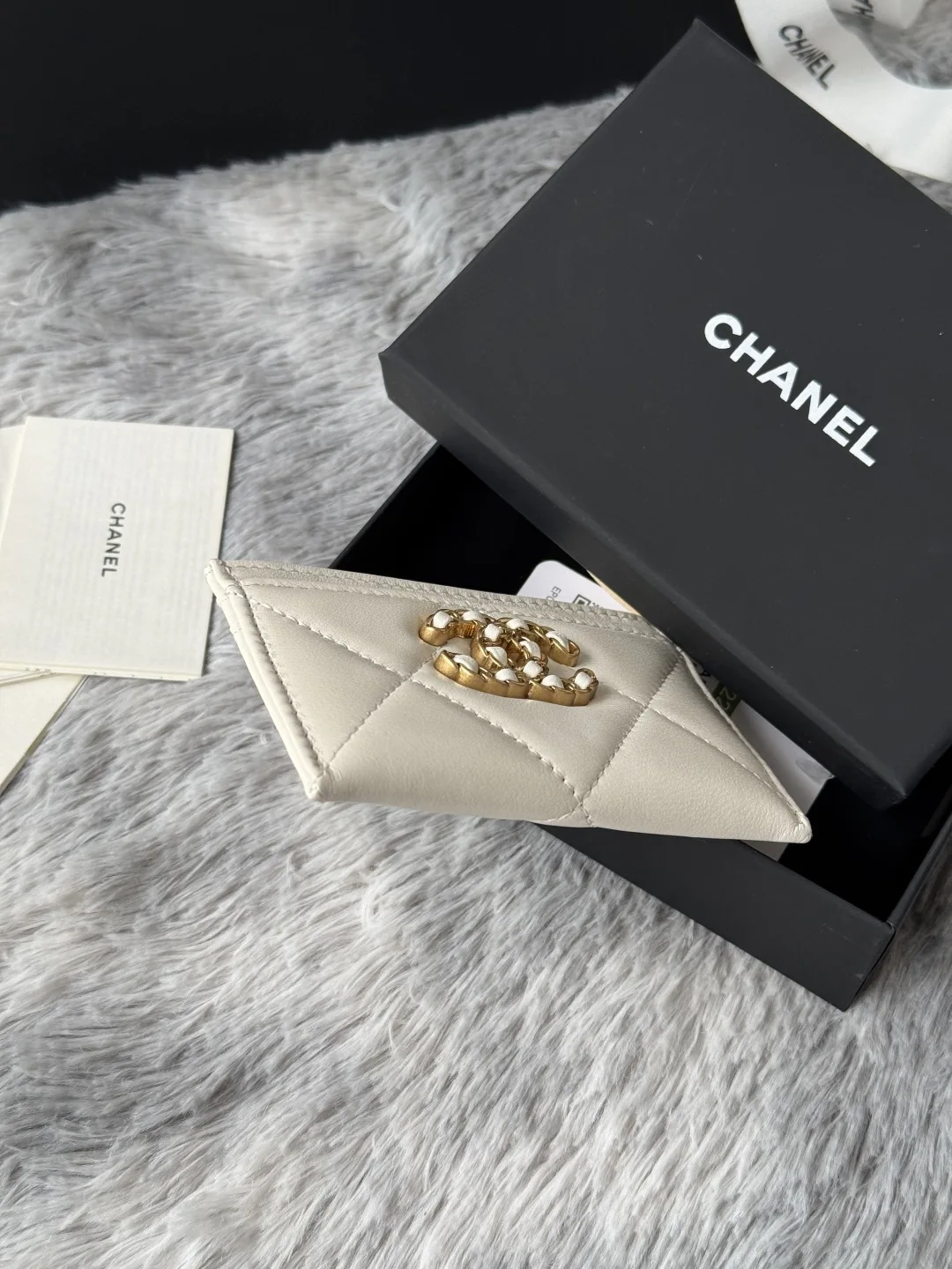 Chanel AP1167 Embroidered Argyle Cardholder - Detail view 5