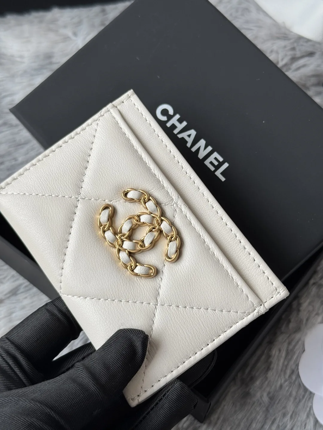 Chanel AP1167 Embroidered Argyle Cardholder - Detail view 6
