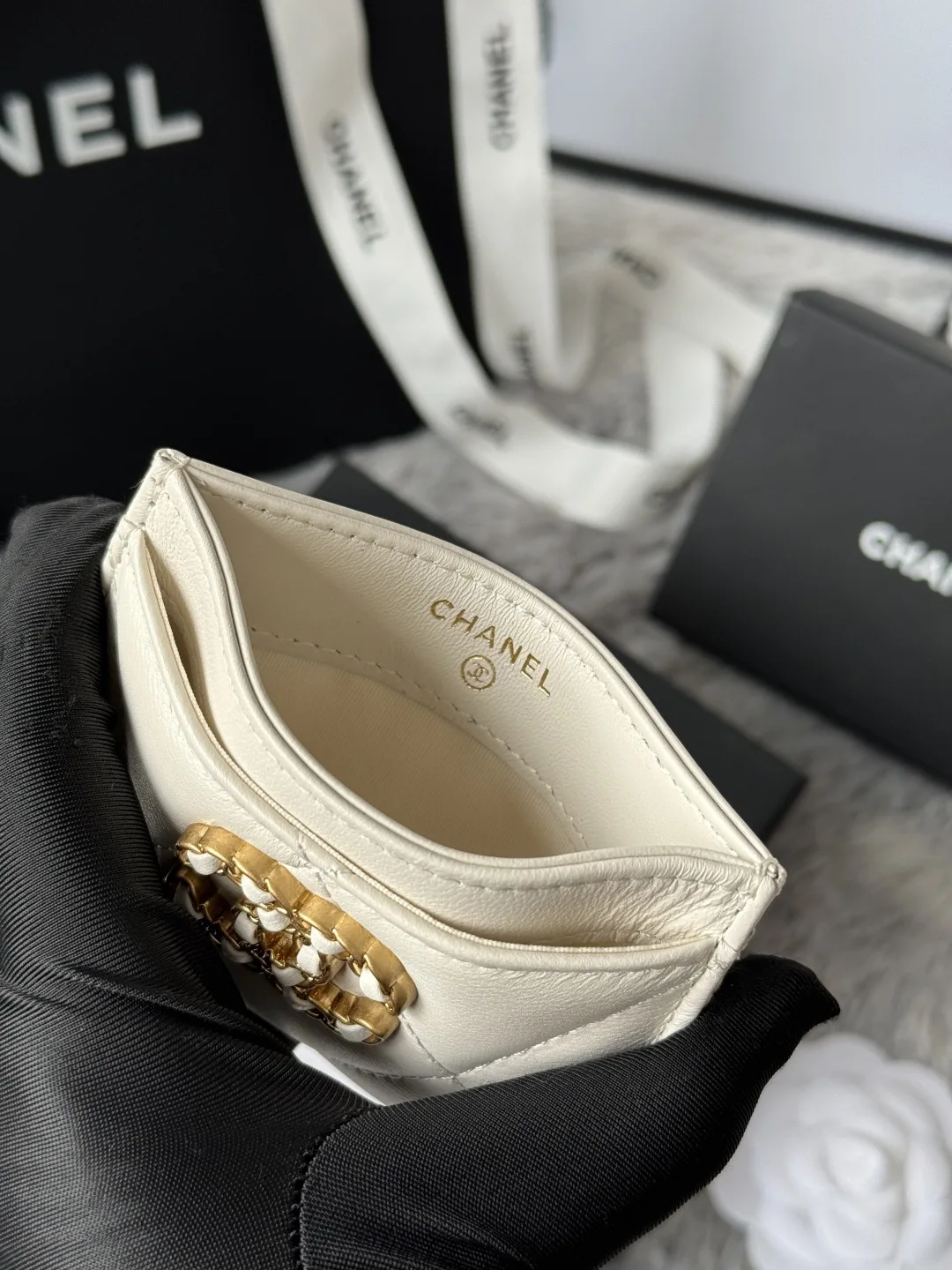 Chanel AP1167 Embroidered Argyle Cardholder - Detail view 8