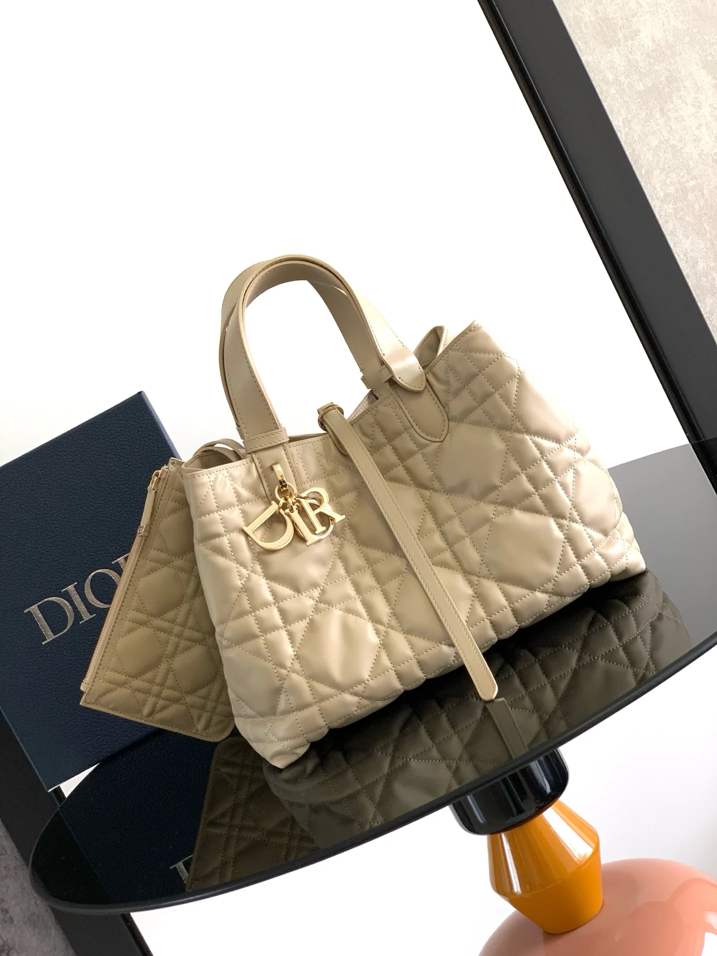Dior Toujours handbag, medium, women s tote bag - Detail view 1
